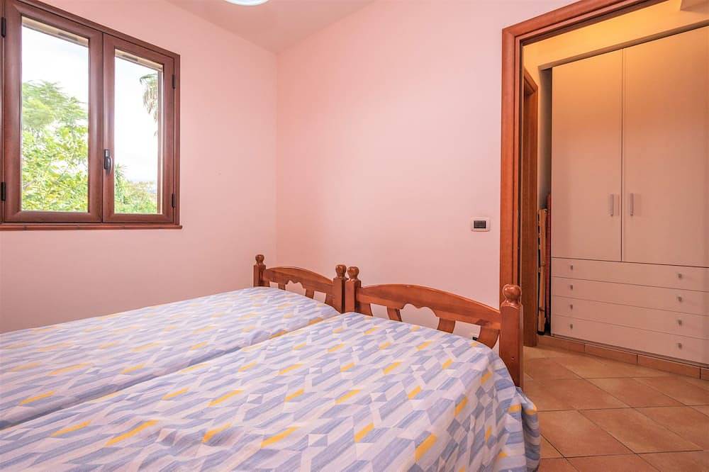 Villecefalu. Veranda beach house  in Piana Calzata, Provincie Palermo