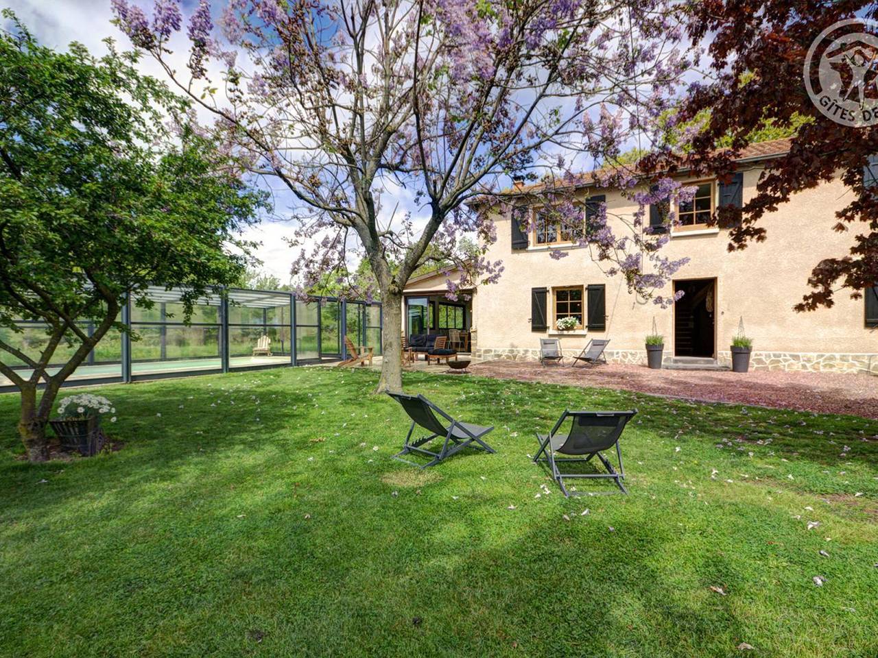 Spacious cottages with private pool, sauna, pets allowed, and parking, up to 18 people in Vivans, Roanne region