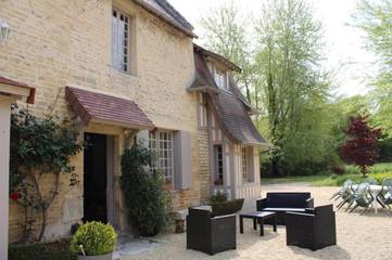 Gîte pour 8 personnes, avec jacuzzi et jardin à Thaon