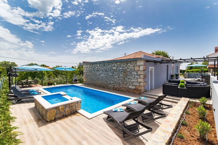 Vakantiehuis voor 6 personen, met balkon/terras en zwembad - 1