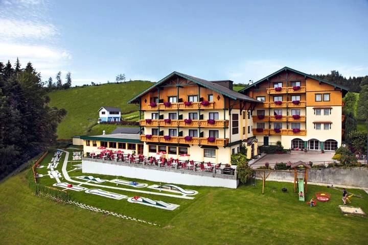 Hotel für 2 Personen, mit Balkon und Terrasse sowie Whirlpool und Garten in Straß im Attergau