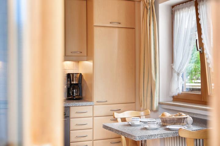 Entire apartment, Apartment 'Ferienwohnung Zugspitze' with Mountain View, Balcony and Wi-Fi in Grainau, Eibsee