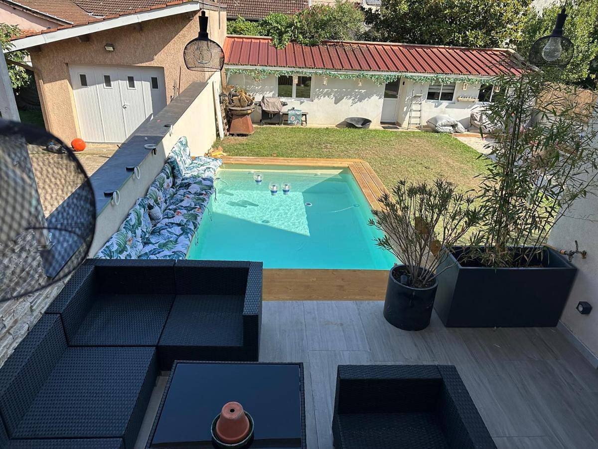 Villa lyon 8e, 8 personnes Piscine jardin, parking privé, terrain de pétanque in Lyon, Lyon et ses environs