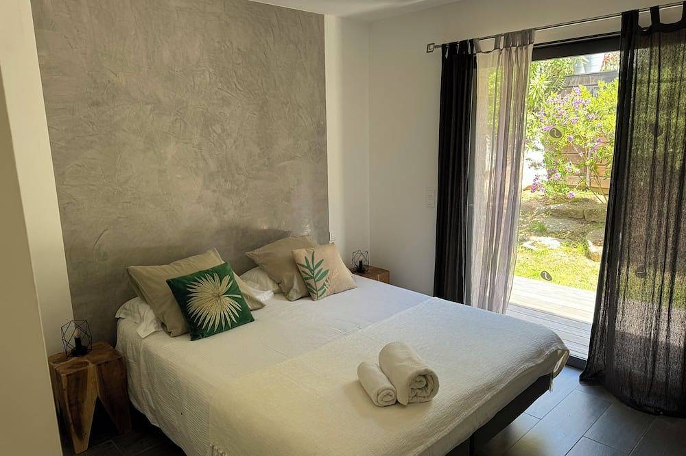 Stone villa with heated pool close to the most beautiful beaches! in Figari, Sartène e dintorni