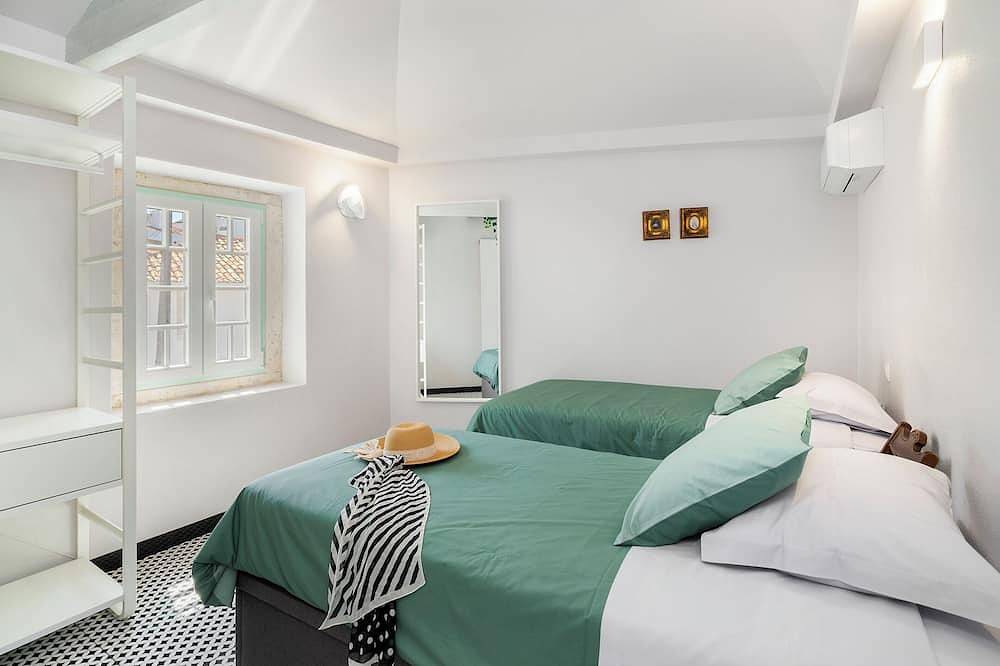 Inspiring and Cozy 1899's House, Queen Size Bed in Leiria, Leiria District
