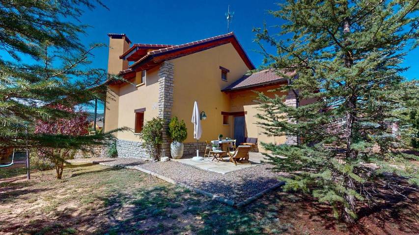 Casa rural para 4 personas, con Terraza además de Jardín y Vistas en Miravete de la Sierra - 3