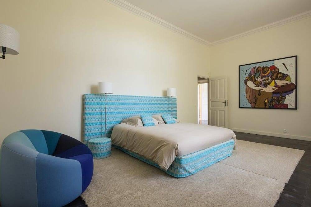 Magnificient Renaissance Style Castle In A 160 Hectare Property. in Montagnac, Côte d'Améthyste