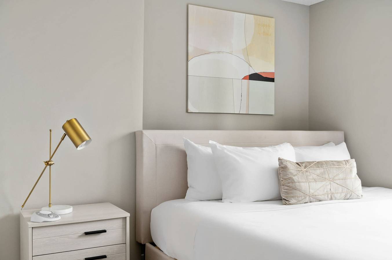 Entire apartment, Kasa | Studio + In-Unit W/D, Walk to Shopping | Chicago in Chicago, Cook County