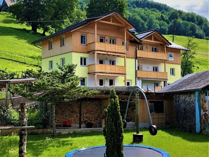 Ferienhaus für 4 Personen, mit Balkon und Terrasse sowie Garten und Pool