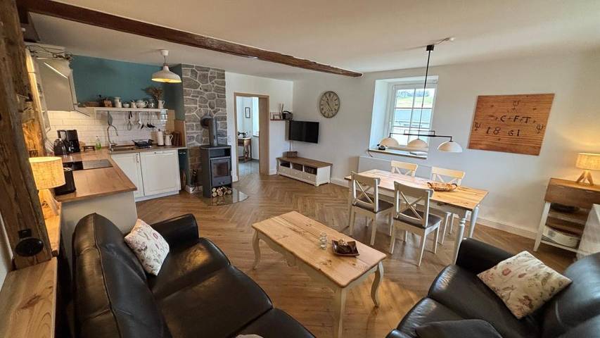 Ferienwohnung für 9 Personen, mit Terrasse und Garten sowie Sauna und Ausblick