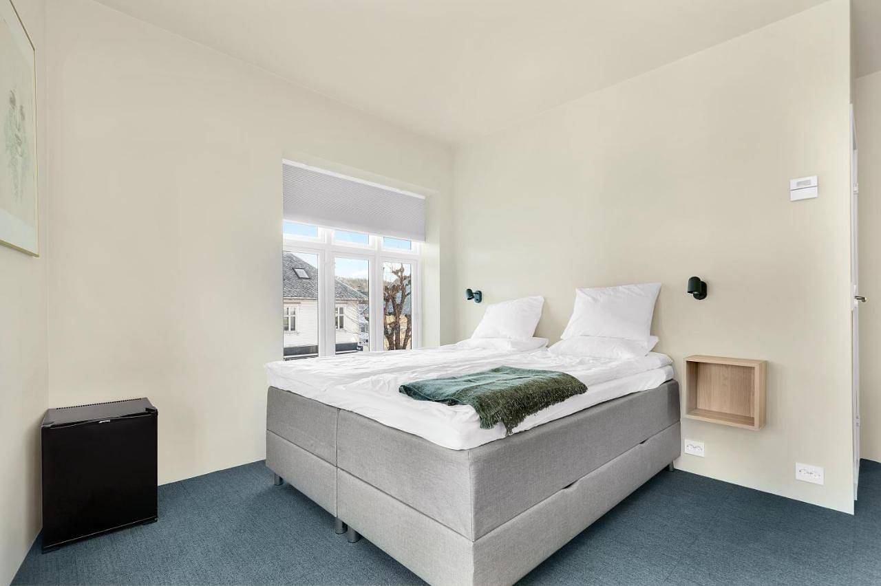 Central Guest House - Bedroom with en suite Bathroom in Stavanger