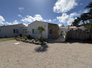 Cottage pour 10 personnes, avec terrasse ainsi que piscine et jardin dans Plage de la Linière