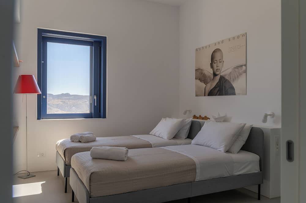 4-Bedroom Villa in Milos, Seaview and Sunset view, Private Pools in Milo