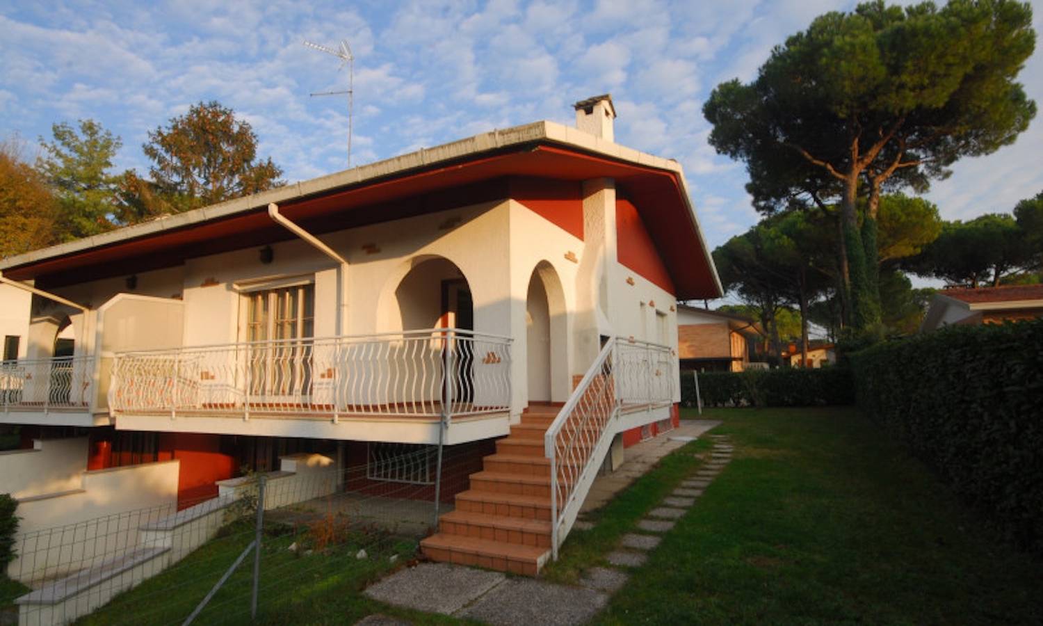 Acogedora villa con jardín vallado in Ribera de Lignano, Lignano Sabbiadoro