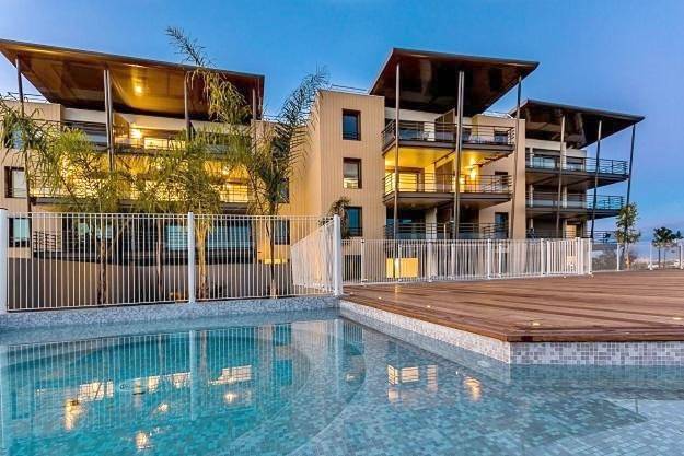 Gîte pour 2 personnes, avec piscine ainsi que vue et terrasse dans Thalazur - 2