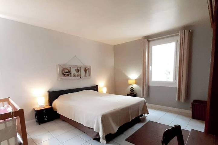 Location de vacances pour 10 personnes, avec terrasse ainsi que jardin et piscine à Fumel - 3