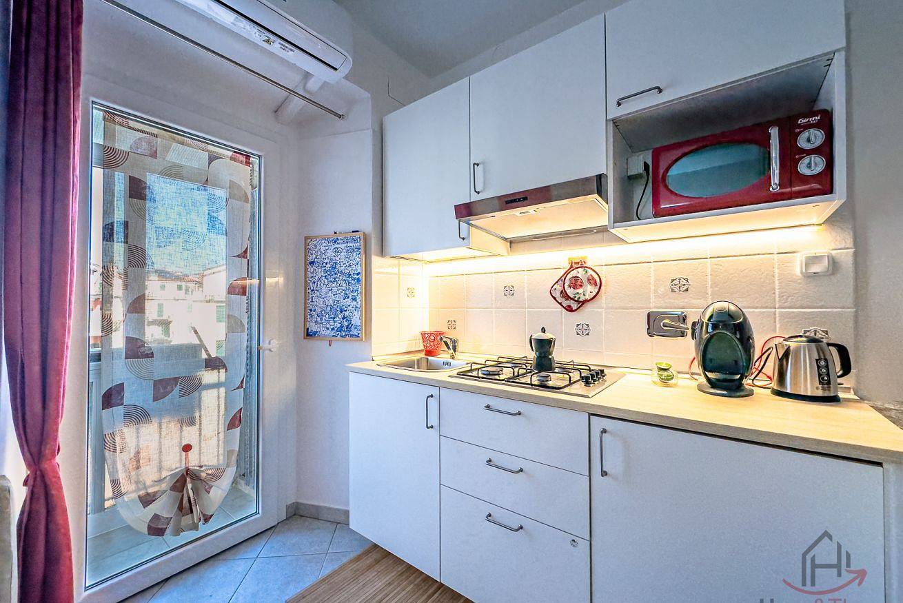 Ganze Wohnung, [Meer 3 Min.] Kostenloser Park • Züge 8 Min. • A/C in Albisola Capo, Albisola Superiore