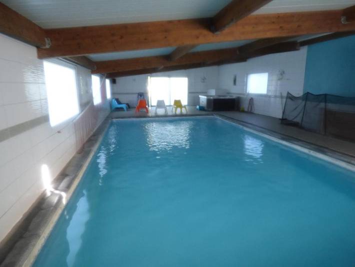 Gîte pour 17 personnes, avec piscine ainsi que sauna et jacuzzi à Saint-Pierremont