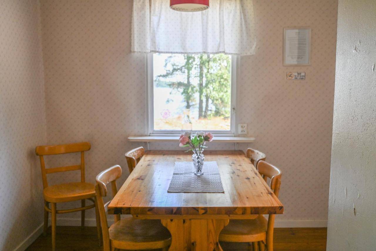 Rolfskärrs Stugby in Åmål (Gemeinde), Vänern