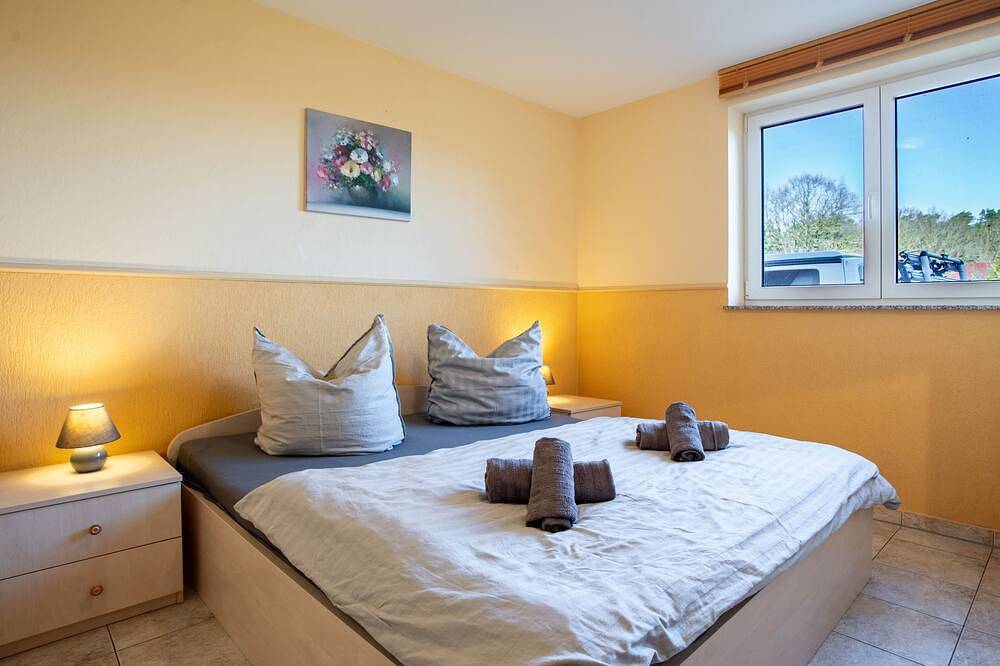 Ganze Wohnung, Ferienwohnung Habichtssicht - Ferienhaus Am Boddenufer in Buschvitz, Bergen auf Rügen und Umgebung