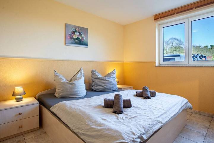 Ganze Wohnung, Ferienwohnung Habichtssicht - Ferienhaus Am Boddenufer in Buschvitz, Bergen auf Rügen und Umgebung