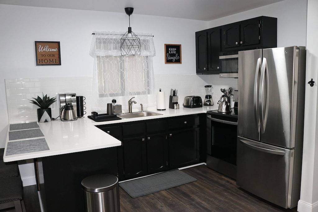 Pocono Villa Hot Tub Sauna Game Room Fire Pit in Saw Creek, Monroe County (PA)