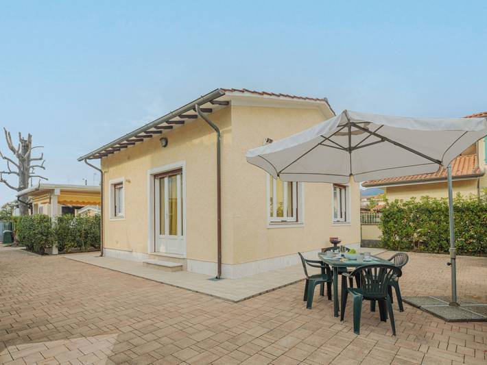 Ferienhaus für 4 Personen, mit Terrasse und Garten in Marina di Pietrasanta - 2