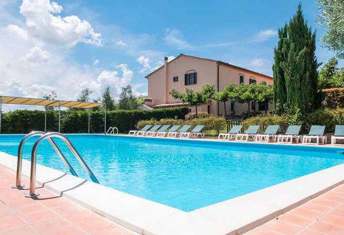 Agriturismo per 4 persone, con Terrazza e Giardino nonché Piscina a Pistoia