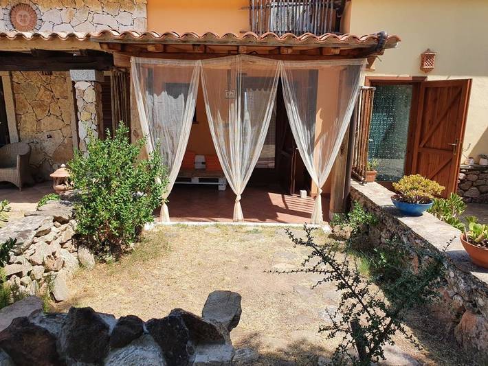 Location de vacances pour 4 personnes, avec jardin ainsi que piscine et vue dans Sole Ruiu - 2