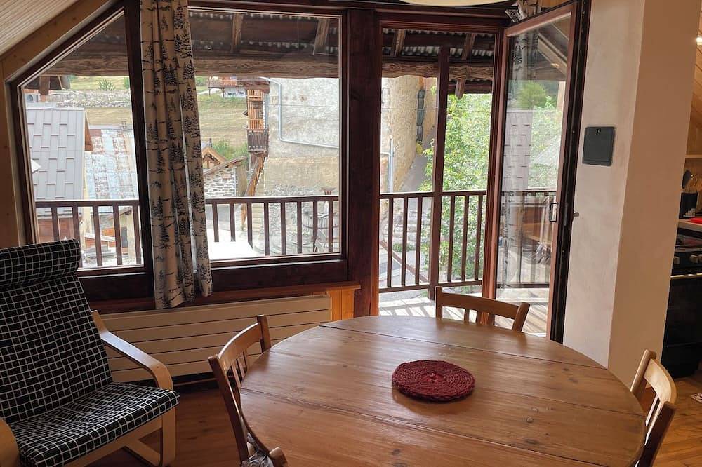 Ganze Wohnung, Fully renovated apartment in the attic of an 18th-century farmhouse in Vallouise, Nationalpark Écrins