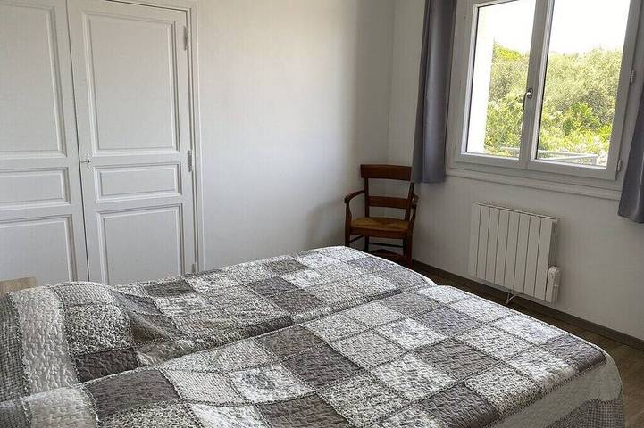 Gîte pour 5 personnes, avec piscine ainsi que terrasse et jardin dans Plage de la Stagnola - 3