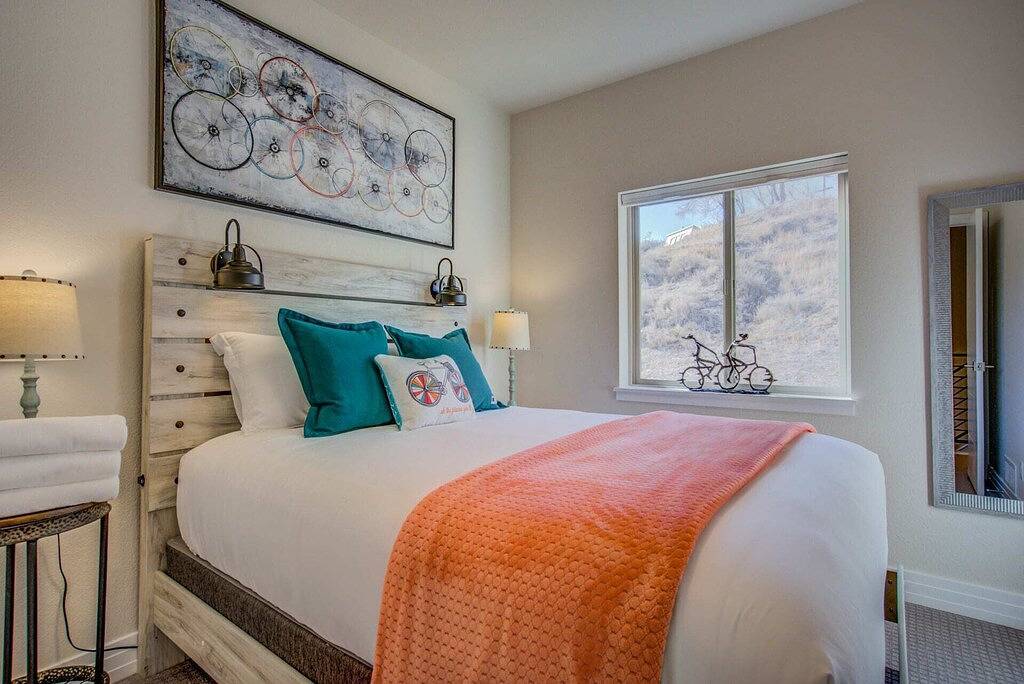 Ganze Wohnung, Complex 2 Rooftop Deck w/ Firepit Balcony in Dt Co in Colorado Springs, El Paso County (CO)