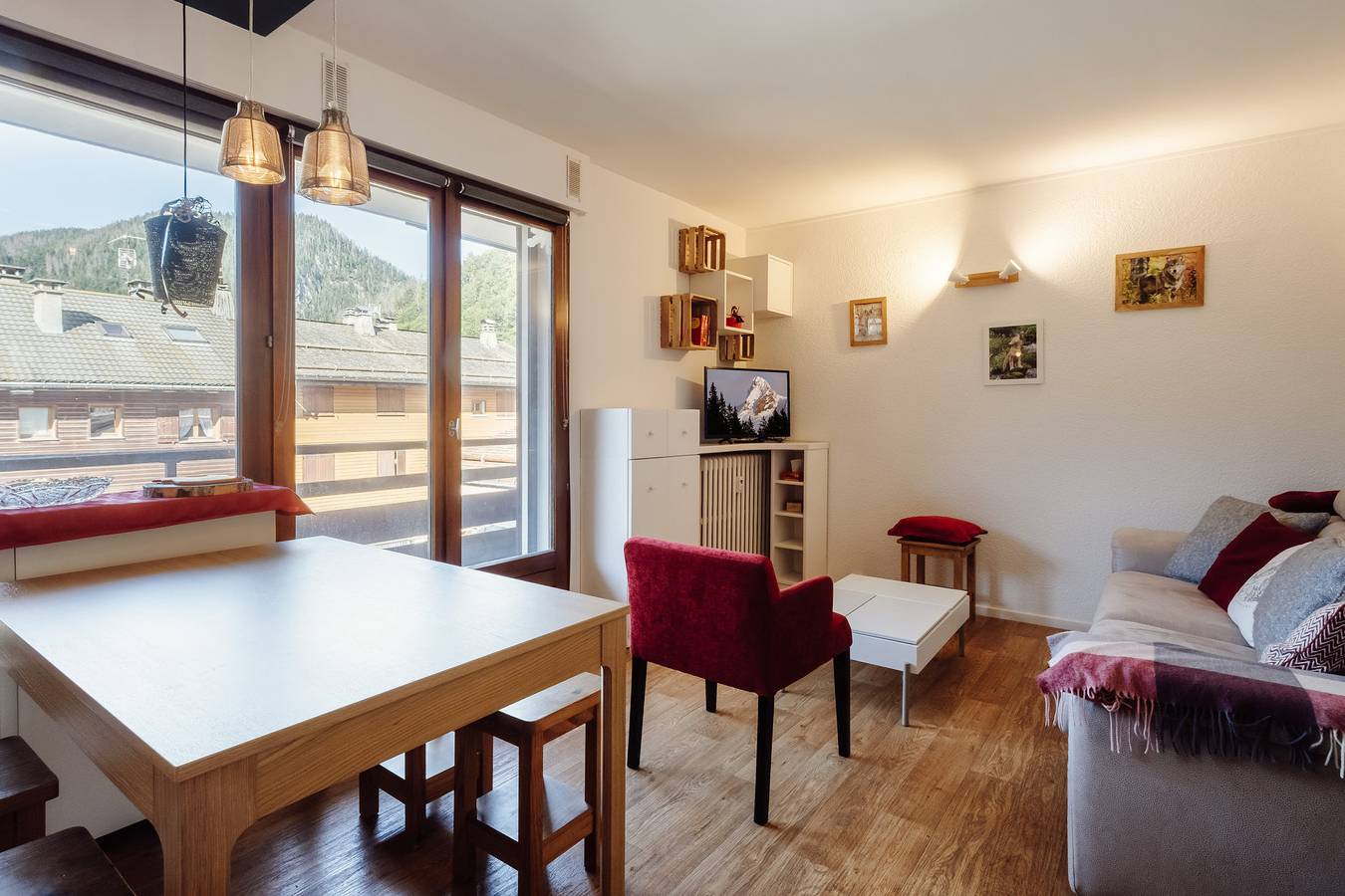 Ganze Ferienwohnung, 2*, sleeps 6, 1 bedroom, village center, slopes 350 m in La Clusaz, Annecy und Umgebung