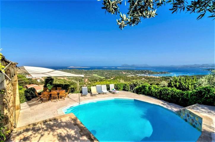 Villa für 10 Personen, mit Balkon und Whirlpool sowie Terrasse und Garten