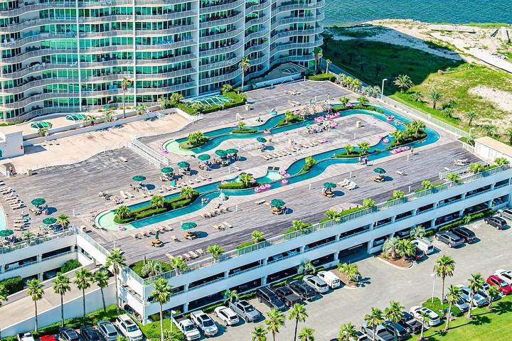 Vacation rental for 10 people, with balcony and pool as well as sauna and hot tub by Orange Beach