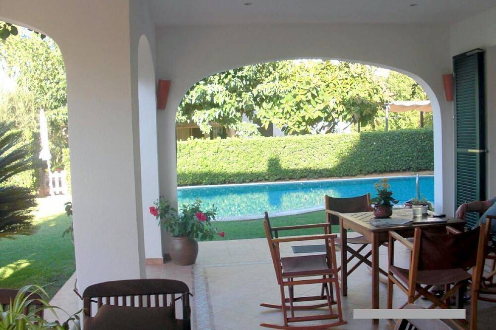 Great Value. Stylish Villa By The Sea next to Cala Blanca Beach. Easy walking. in Cala Blanca, Ciutadella