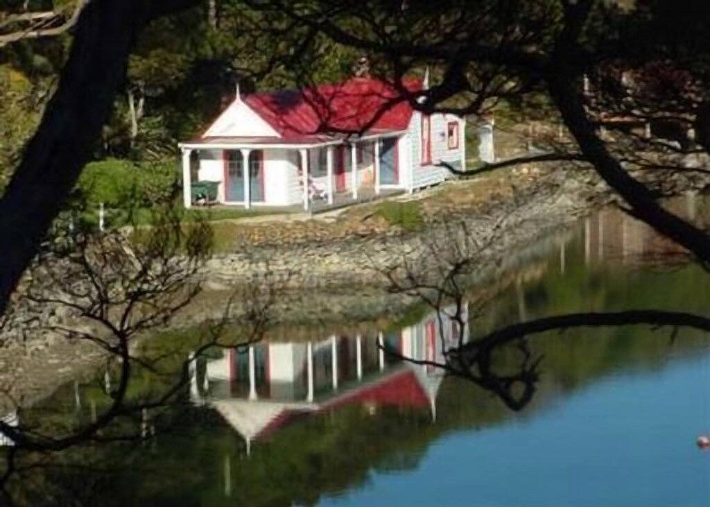 Ikonenhaftes historisches Küsten-Häuschen in Otago