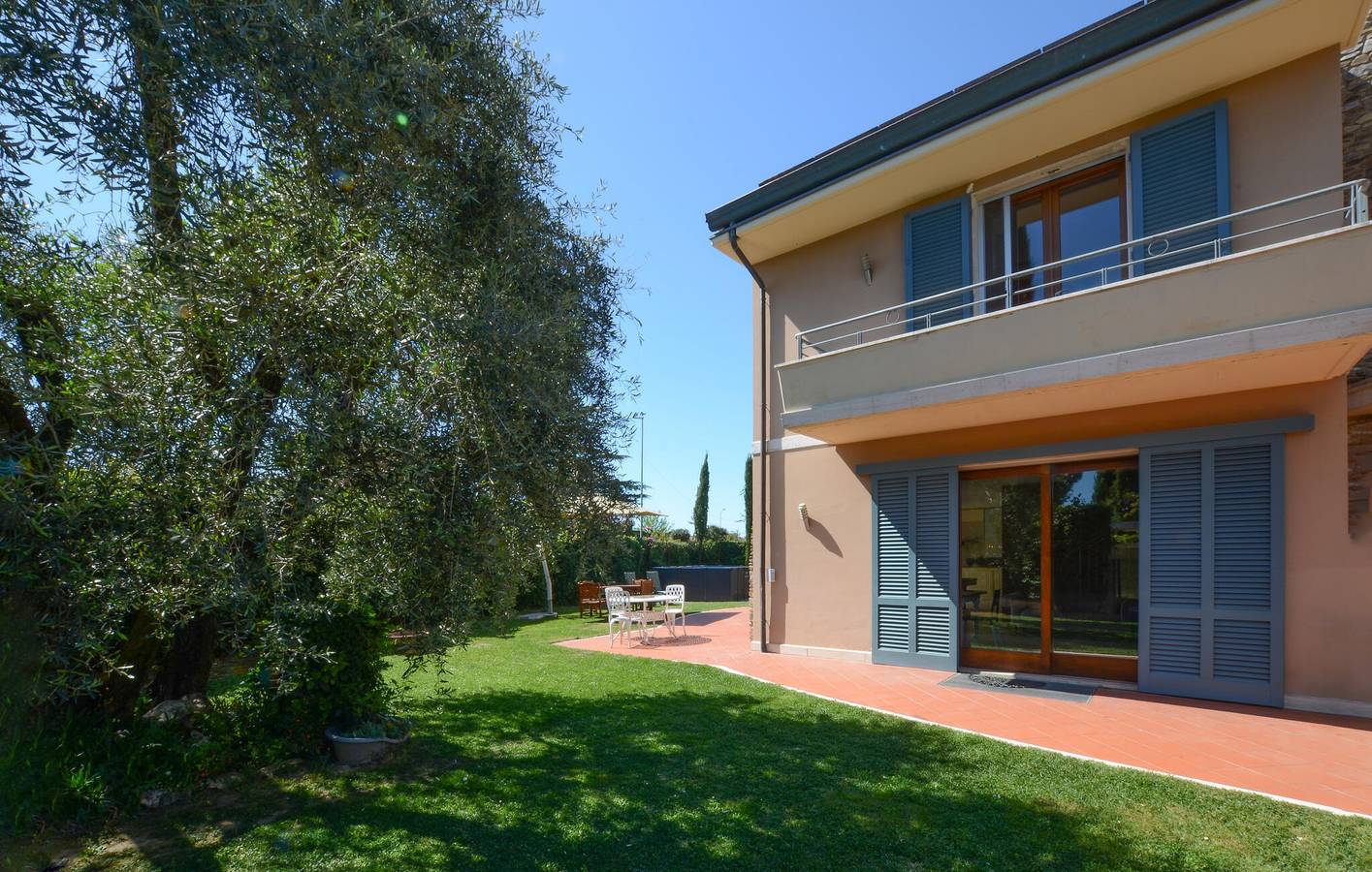Incantevole appartamento con piscina e terrazza, a 2 km dal centro di Staffoli in Fucecchio, Firenze province