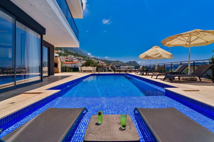 Ferienhaus für 7 Personen, mit Ausblick und Garten in Kalkan