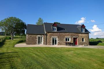 Gîte pour 8 personnes, avec jardin et terrasse à Montanel