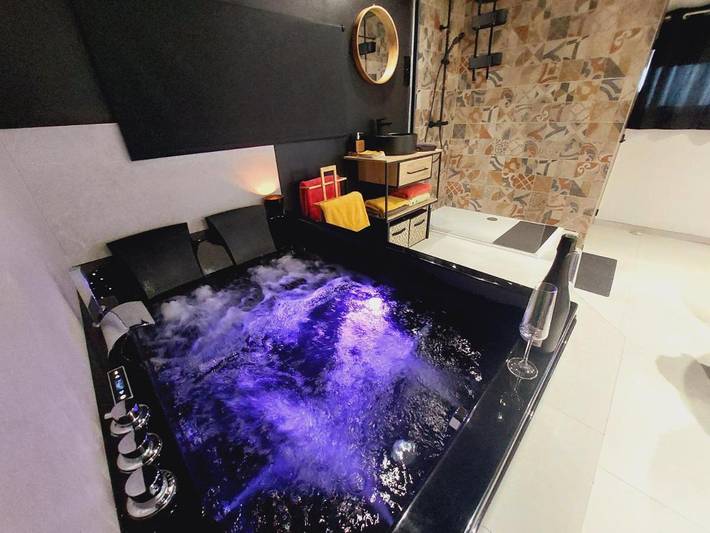 Location de vacances pour 2 personnes, avec jacuzzi à Marchin