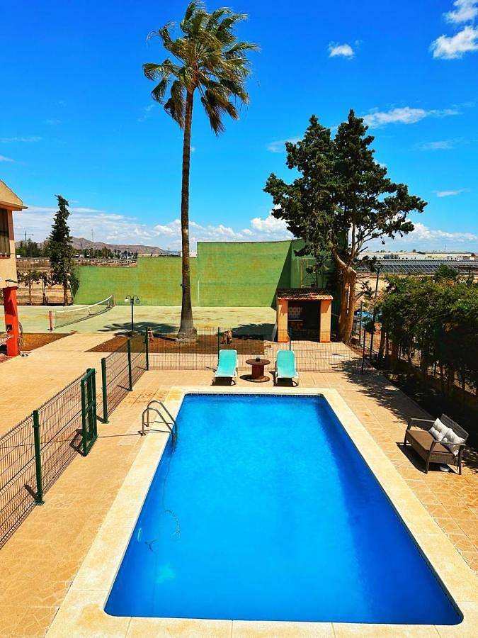 Chalet para 13 personas, con jardín y piscina en Los Alcázares