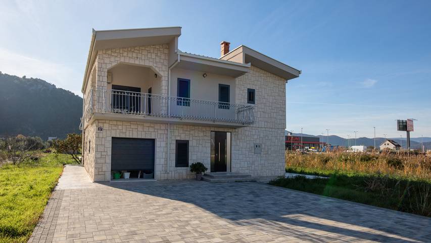 Villa Dolina Opuzen by Villas Guide in Dubrovnik-Neretva