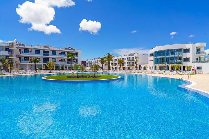 Hôtel pour 4 personnes, avec piscine ainsi que jardin et vue