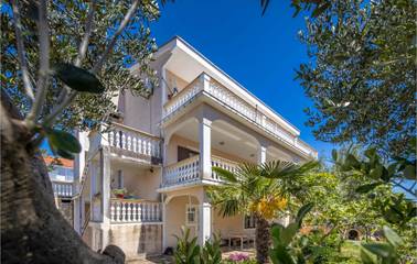 Ferienwohnung für 9 Personen, mit Terrasse in Novi Vinodolski