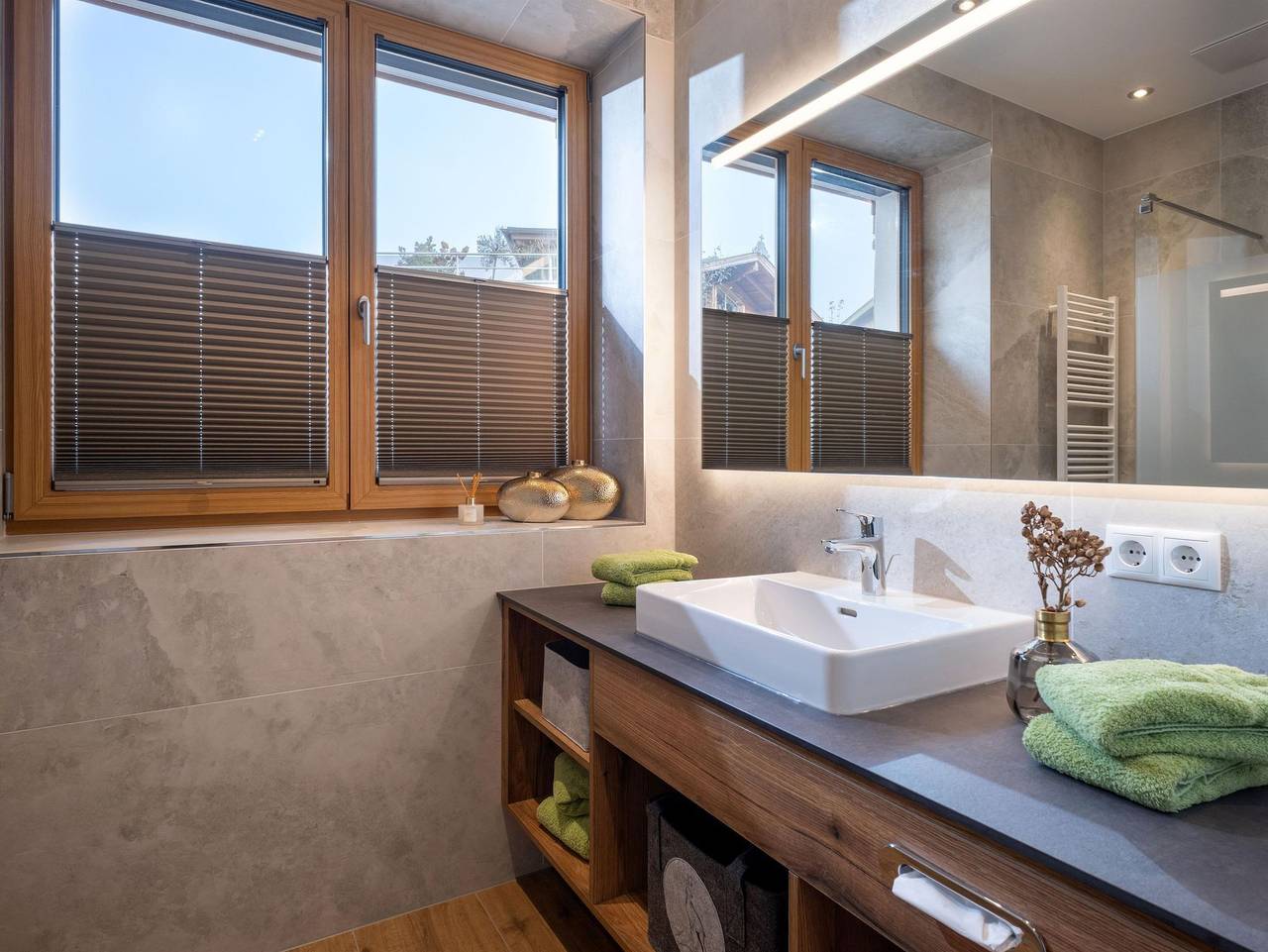 Hotel Theresia Garni - Doppelzimmer mit Balkon in Sankt Johann in Tirol, Kaisergebirge