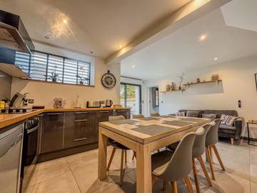 Gîte pour 5 personnes, avec terrasse, adapté aux familles à Sours