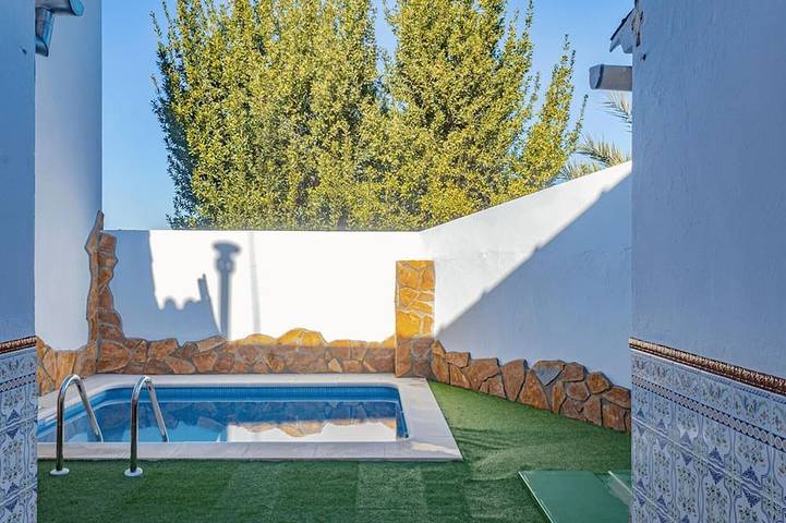 Casa rural para 10 personas, con balcón, Se admiten mascotas en Cuevas Bajas