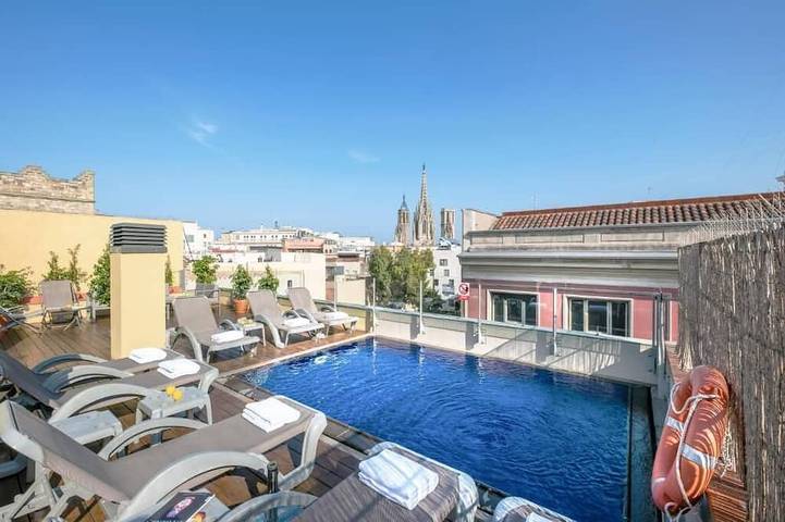 Appartamento per 4 persone, con piscina e balcone in Barri Gòtic