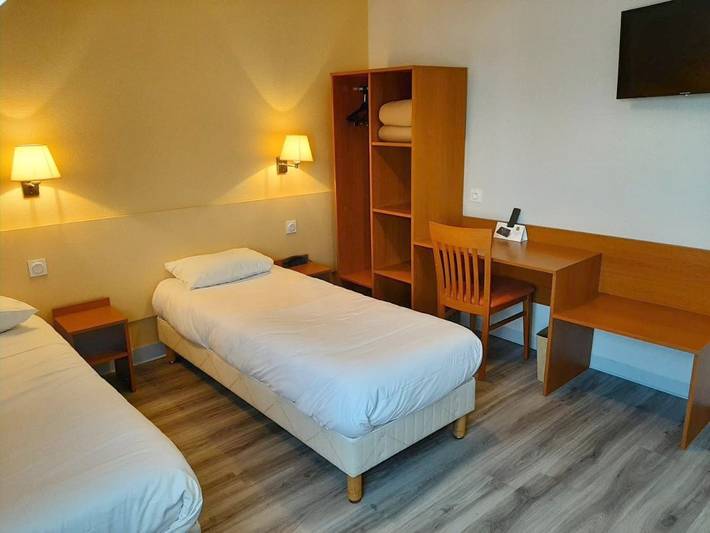 Hôtel pour 2 personnes, avec piscine et jardin à Vivy - 3